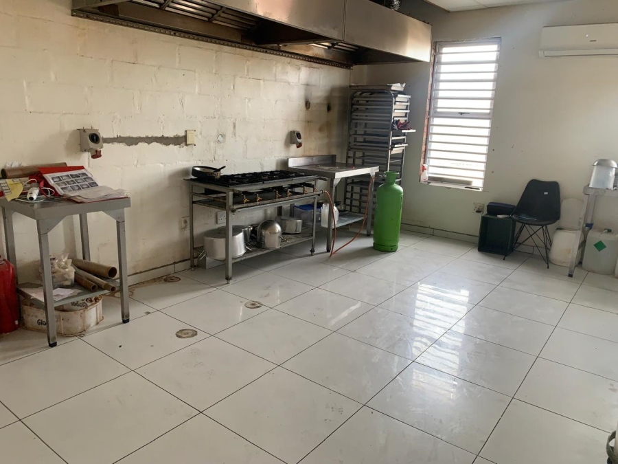 To Let commercial Property for Rent in Maitland Western Cape